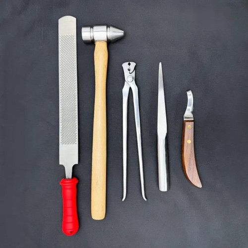 Piece farrier tool - set, for